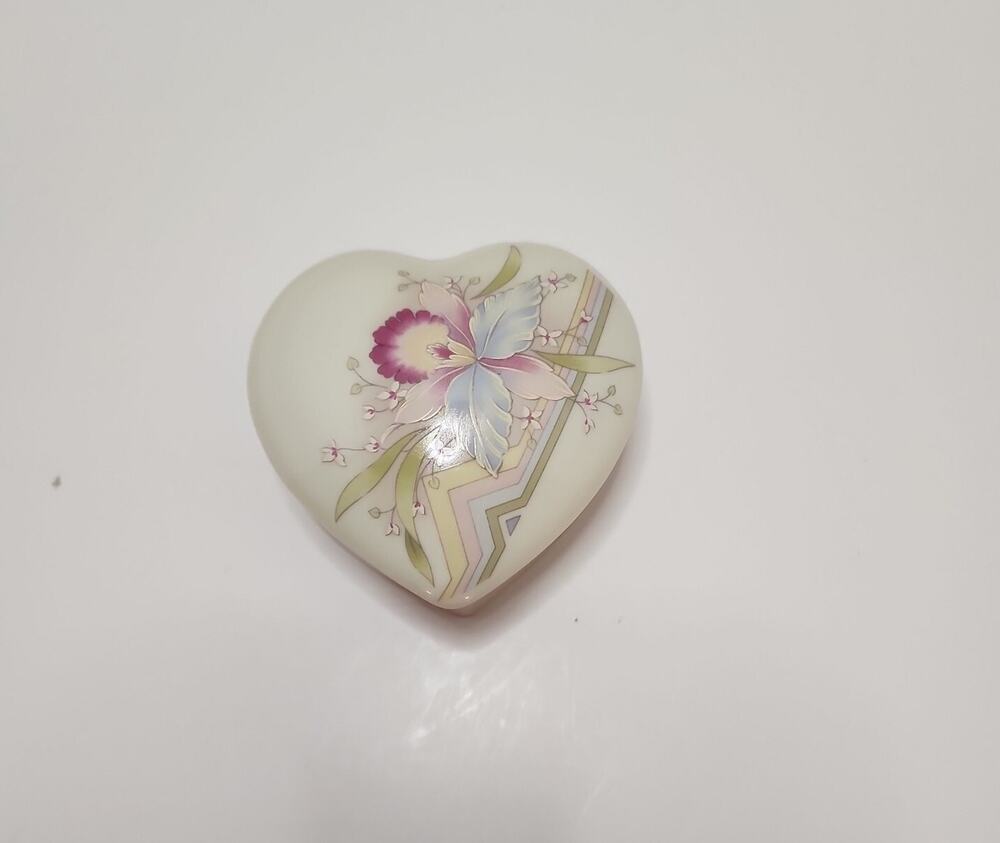 Vtg Russ Heart Shaped Floral Iris Flowers Ceramic Lidded 3" Trinket Box 1980's